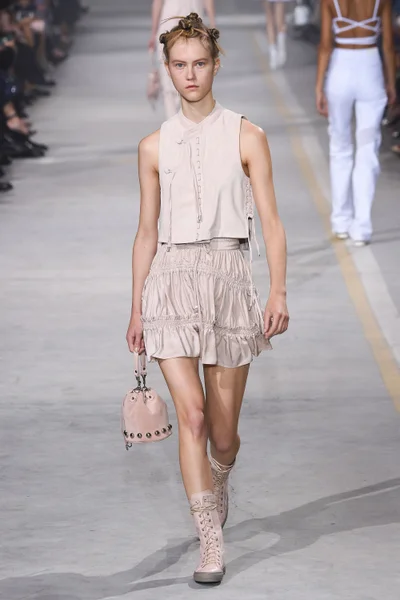 Look 9